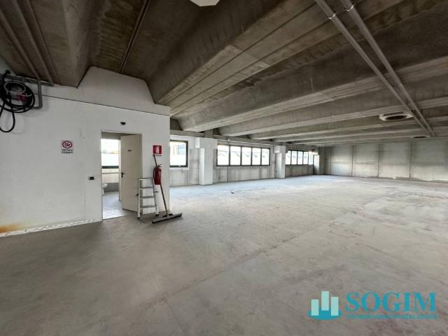Locale Commerciale in vendita a Zona Omogenea Milano Nord, Cormano