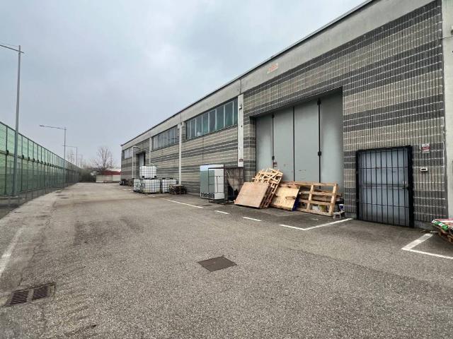 Locale Commerciale in vendita a Zona Omogenea Milano Nord, Cormano