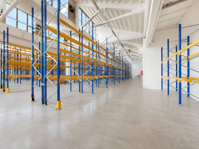Locale Commerciale in vendita a Zona Omogenea Milano Nord, Cormano