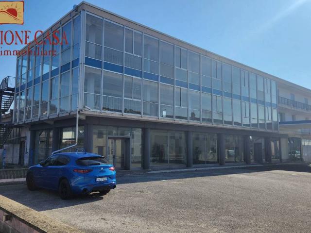 Locale Commerciale in vendita a Cormons, Friuli-Venezia Giulia
