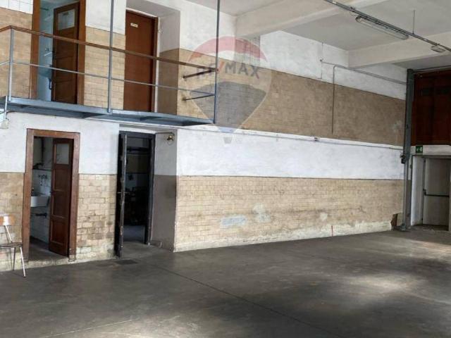 Locale Commerciale in vendita a Corna Imagna, Lombardia