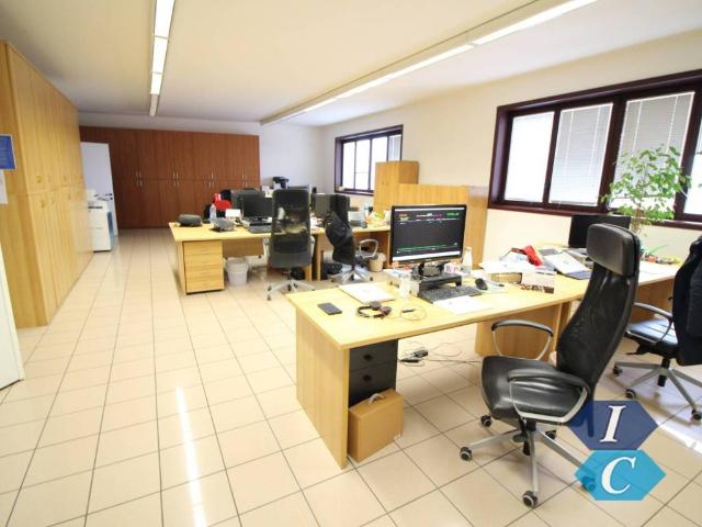 Locale Commerciale in vendita a Cascina Croce, Cornaredo