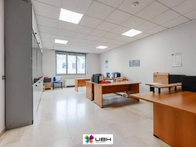 Locale Commerciale in vendita a Cornaredo, Lombardia