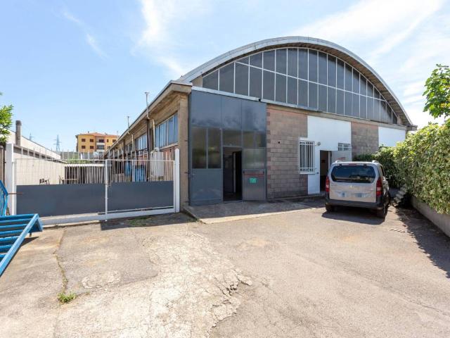 Locale Commerciale in vendita a Cornaredo, Lombardia