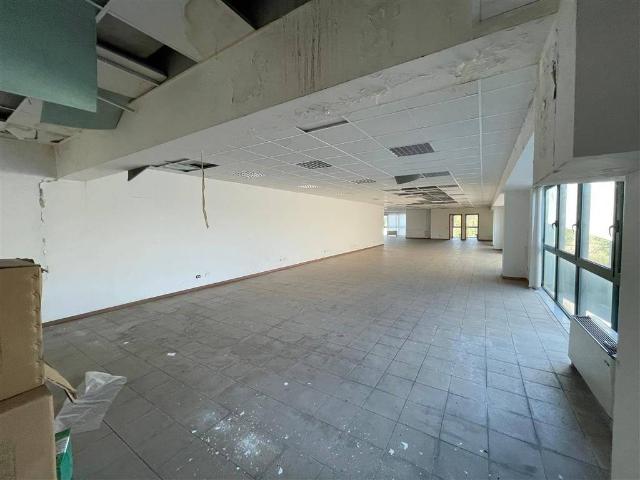 Locale Commerciale in vendita a Cascina Croce, Cornaredo