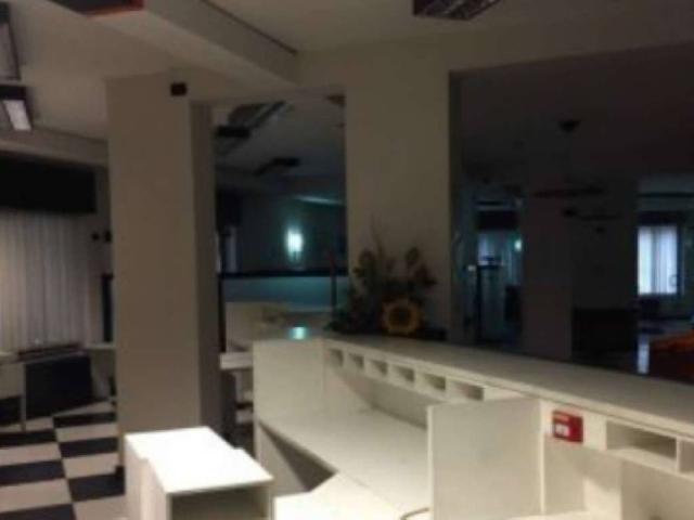 Locale Commerciale in vendita a Cornaredo, Lombardia