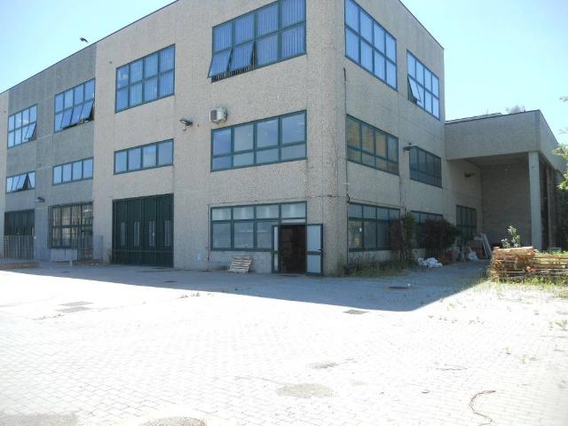 Locale Commerciale in vendita a Cornaredo, Lombardia