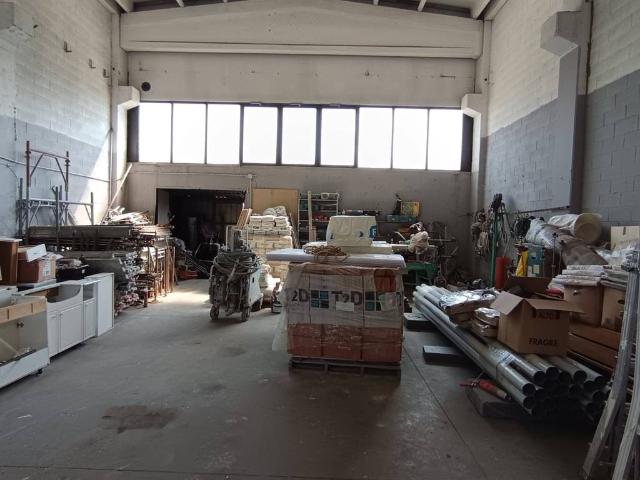 Locale Commerciale in vendita a Cornaredo, Lombardia