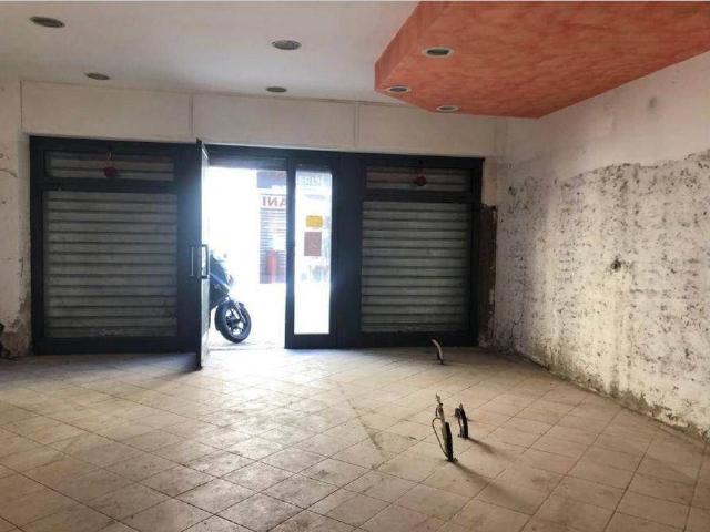 Locale Commerciale in vendita a Cornaredo, Lombardia
