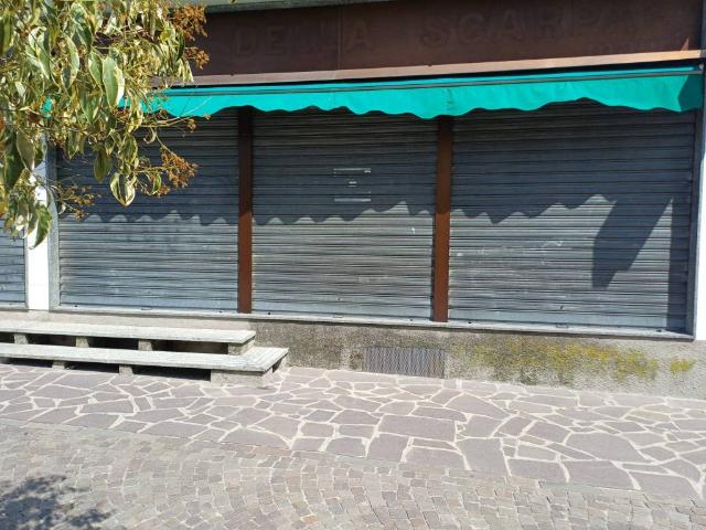 Locale Commerciale in vendita a Cornate D'adda, Lombardia