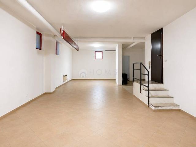 Locale Commerciale in vendita a Cornate D'adda, Lombardia