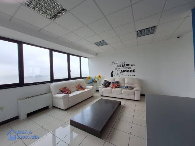 Locale Commerciale in vendita a Busnago, Lombardia