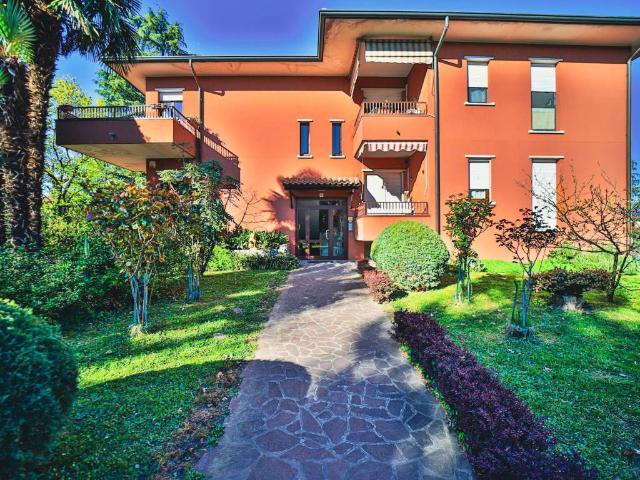 Locale Commerciale in vendita a Cornate D'adda, Lombardia