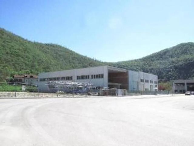 Locale Commerciale in vendita a Castelgomberto, Veneto