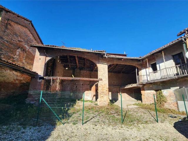 Locale Commerciale in vendita a Piemonte, Cuneo