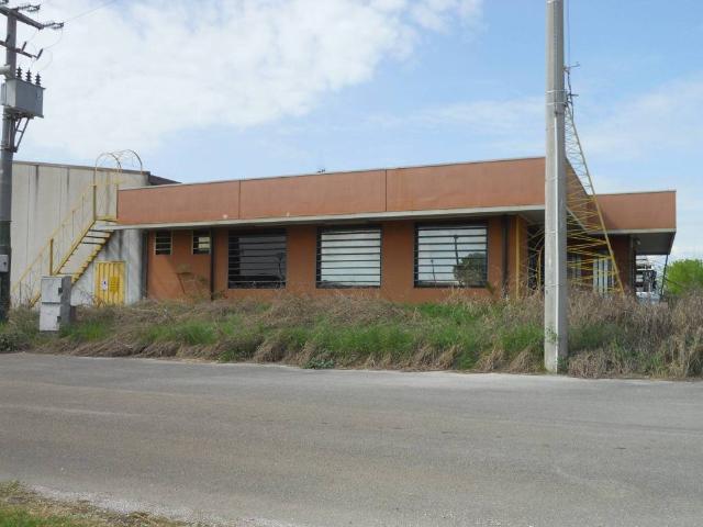 Locale Commerciale in vendita a Quattroventi, Corno di Rosazzo / Cuar di Rosacis