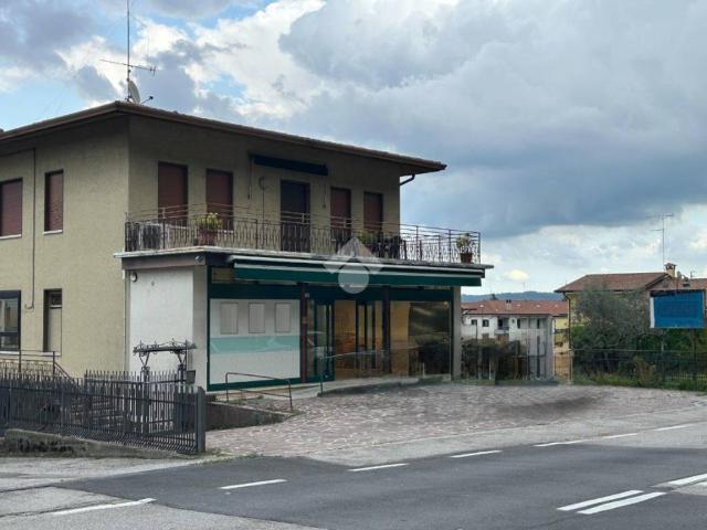 Locale Commerciale in vendita a Cornuda, Treviso