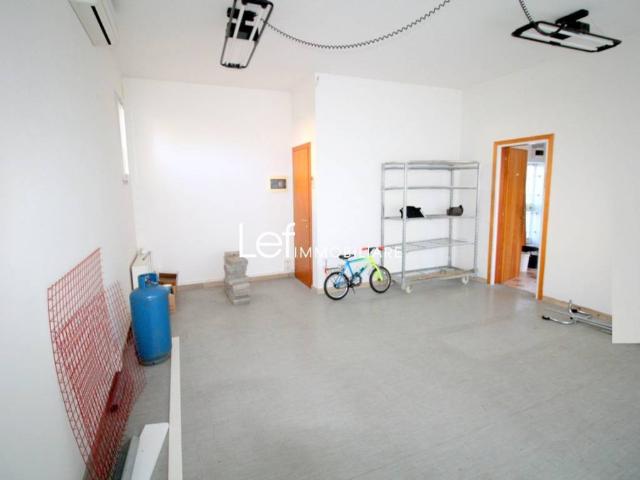 Locale Commerciale in vendita a Cornuda, Treviso