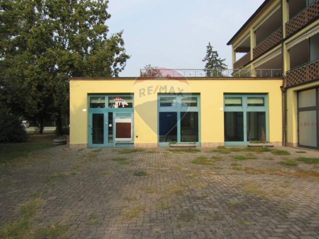 Locale Commerciale in vendita a Pianura Reggiana, Re