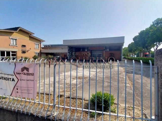 Locale Commerciale in vendita a Pianura Reggiana, Re