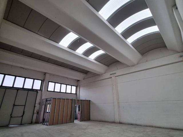 Locale Commerciale in vendita a Pianura Reggiana, Re
