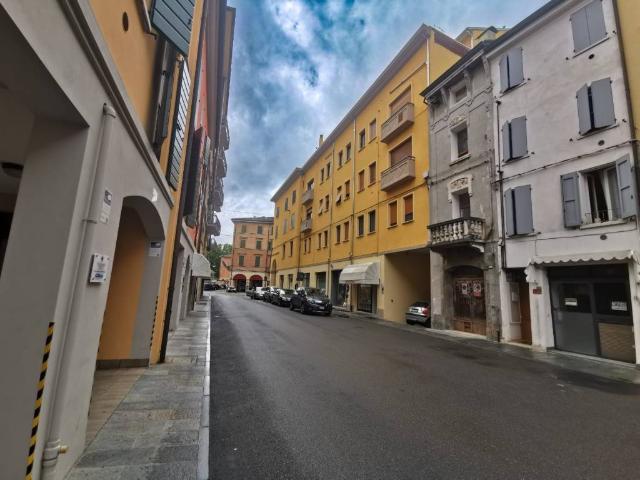 Locale Commerciale in vendita a Pianura Reggiana, Re