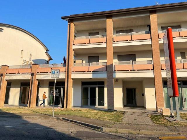 Locale Commerciale in vendita a Pianura Reggiana, Re