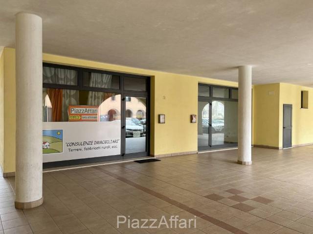 Locale Commerciale in vendita a Correzzola, Veneto
