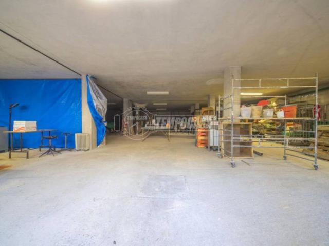 Locale Commerciale in vendita a Marche, Macerata