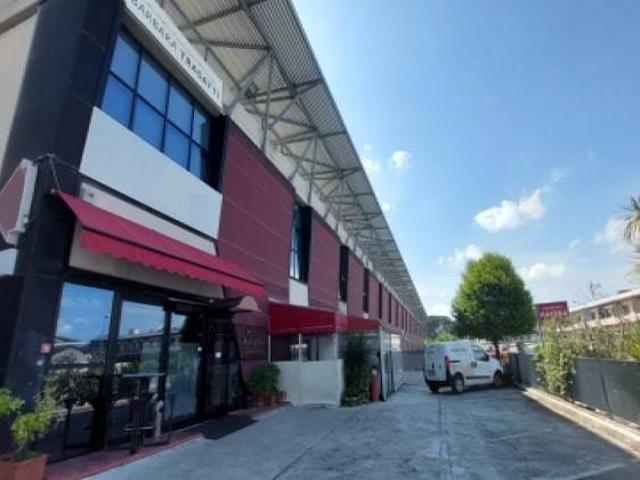 Locale Commerciale in vendita a Zona industriale Corridonia, Marche