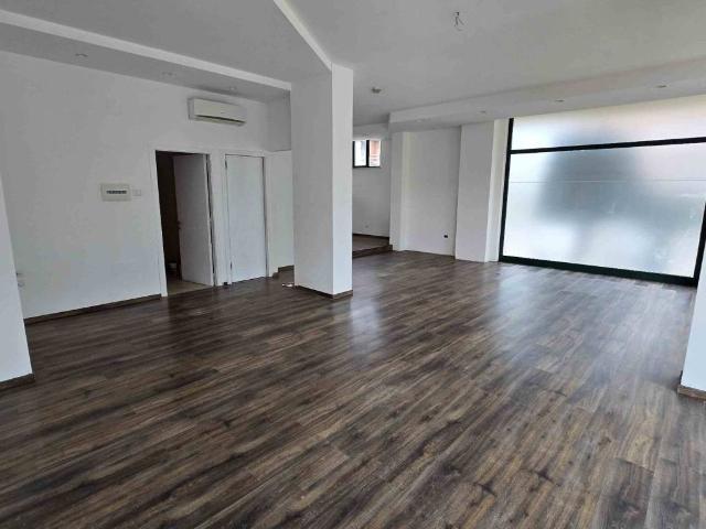 Locale Commerciale in vendita a Unione dei Comuni della Val Vibrata, Corropoli