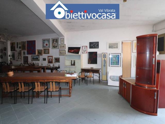 Locale Commerciale in vendita a Unione dei Comuni della Val Vibrata, Corropoli