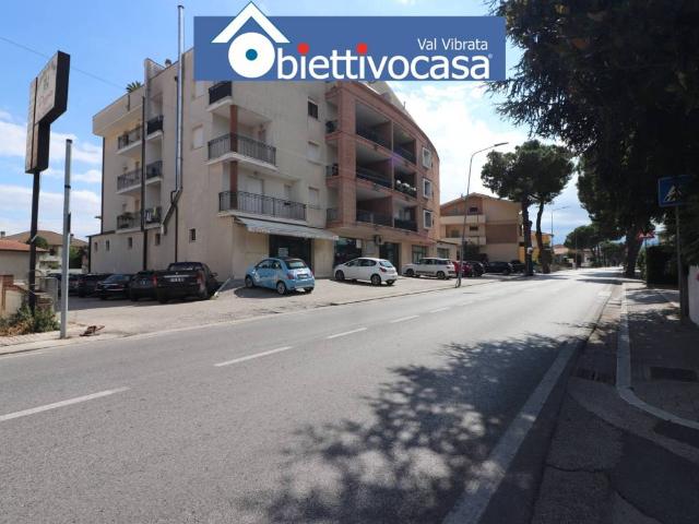 Locale Commerciale in vendita a Unione dei Comuni della Val Vibrata, Corropoli