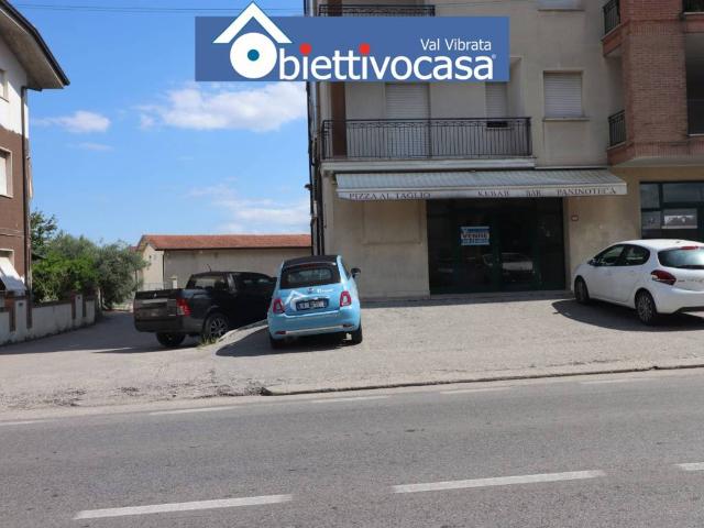 Locale Commerciale in vendita a Unione dei Comuni della Val Vibrata, Corropoli