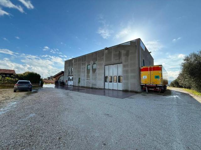 Locale Commerciale in vendita a Unione dei Comuni della Val Vibrata, Corropoli
