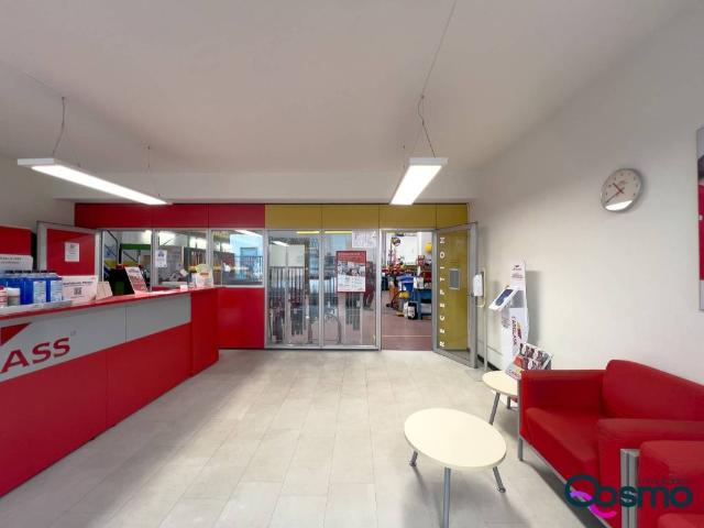Locale Commerciale in vendita a Quartiere Lavagna, Corsico