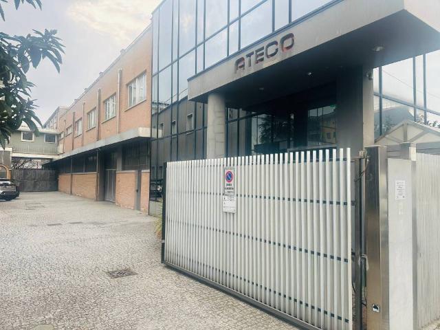 Locale Commerciale in vendita a Corsico, Lombardia