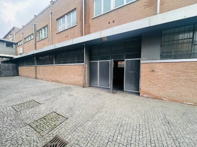 Locale Commerciale in vendita a Corsico, Lombardia