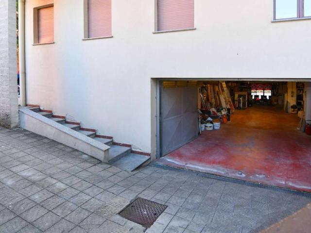 Locale Commerciale in vendita a Cascina Guardia di Sopra, Corsico