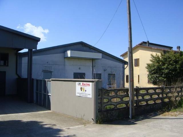 Locale Commerciale in vendita a Corte De' Frati, Lombardia