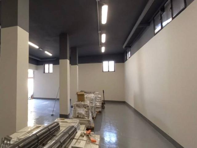 Locale Commerciale in vendita a Besenzone, Reggio Emilia