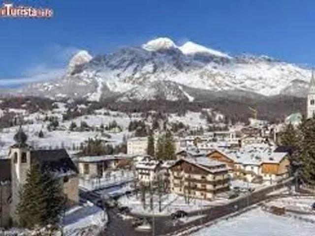 Locale Commerciale in vendita a Crignes, Cortina D'ampezzo