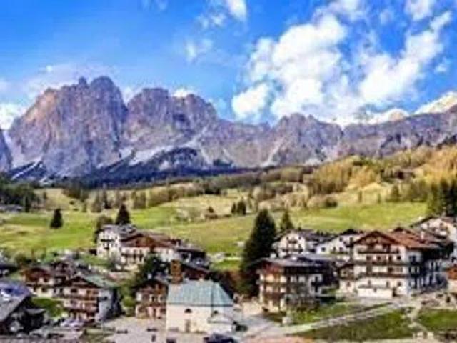 Locale Commerciale in vendita a Crignes, Cortina D'ampezzo