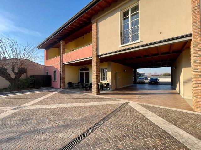 Locale Commerciale in vendita a Corzano, Lombardia