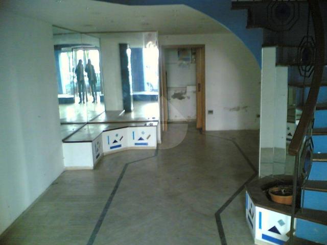 Locale Commerciale in vendita a Città 2000, Calabria