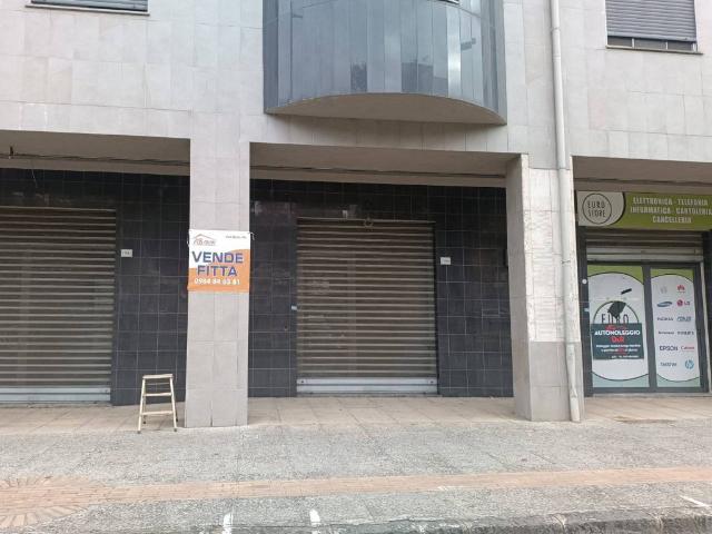 Locale Commerciale in vendita a Popilia, Cosenza