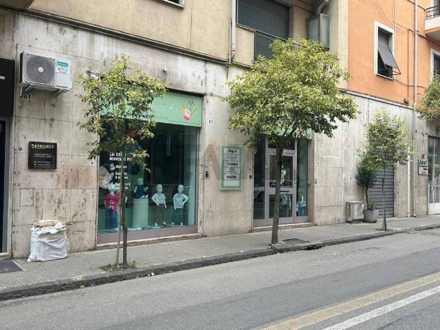 Locale Commerciale in vendita a Calabria, Cosenza