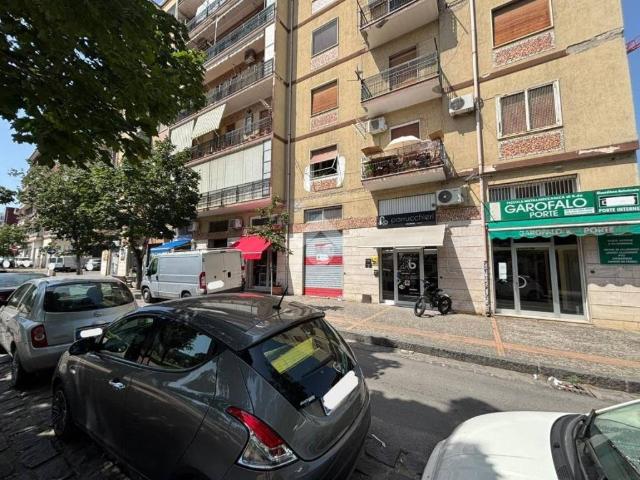 Locale Commerciale in vendita a Calabria, Cosenza