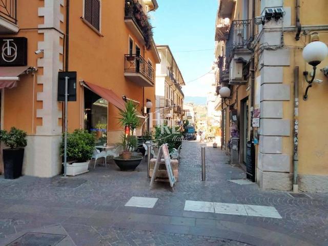 Locale Commerciale in vendita a Calabria, Cosenza