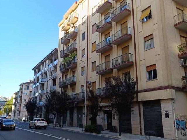Locale Commerciale in vendita a Città 2000, Calabria
